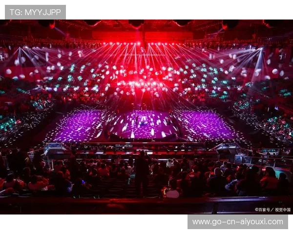 格斗俱乐部夜赛爆满,气氛堪比摇滚演唱会